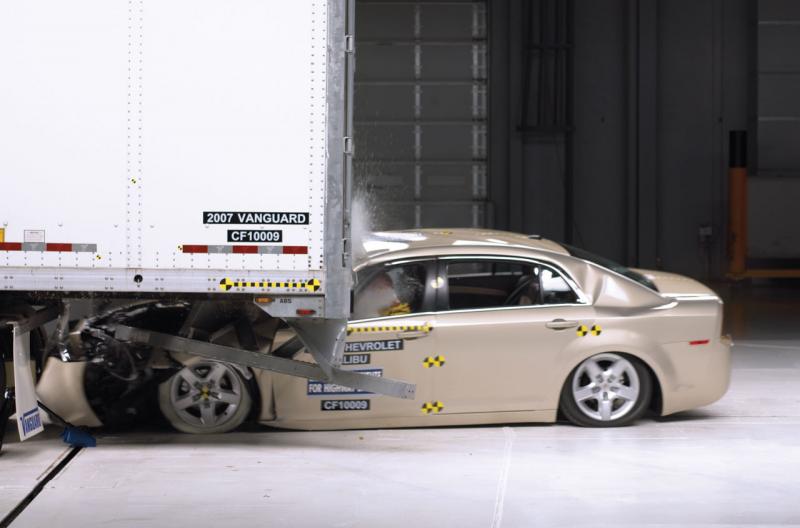 18-wheeler under ride bar failure crash critical spine head neck injury lawyer